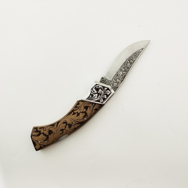 N690 Ahşap Gravürlü Çakı