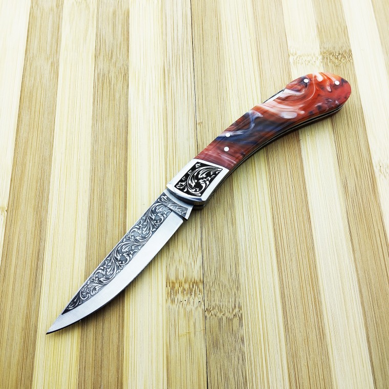 N690 Gravürlü Epoxy Saplı Sırttan Kilitli Çakı