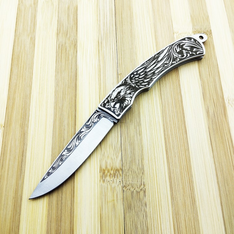 N690 Kartal Gravür Desenli Kuyruk Kilitli Çakı | Premium Çakı