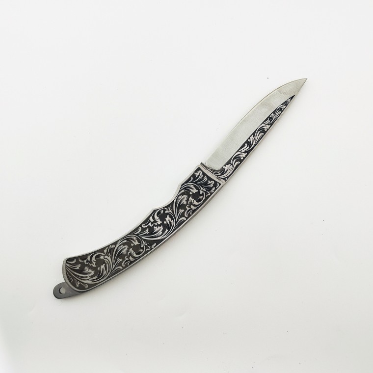 N690 Komple Gravürlü Kuyruk Kilitli Premium Çakı N690 Komple Gravürlü Kuyruk Kilitli Premium Çakı