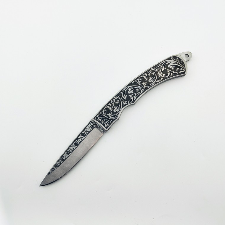 N690 Komple Gravürlü Kuyruk Kilitli Premium Çakı N690 Komple Gravürlü Kuyruk Kilitli Premium Çakı