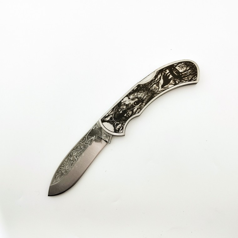 N690 Kurt Gravür Desenli (Göktürk) Sırttan Kilitli Çakı N690 Kurt Gravür Desenli (Göktürk) Sırttan Kilitli Çakı